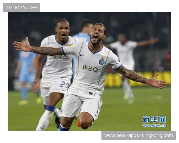 波尔图边路突破与内切形成完美配合